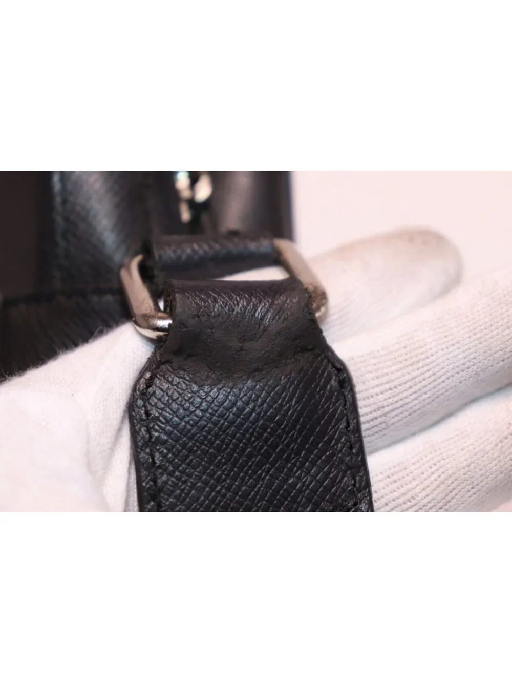 Louis Vuitton Taiga Anton Messenger PM Shoulder Bag